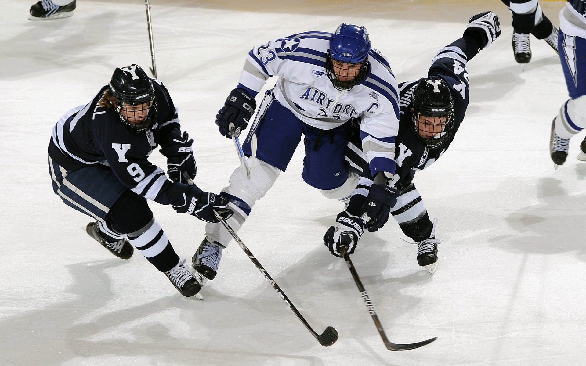 世界杯：保险公司推出多款“看球意外”保险产品 引发话题